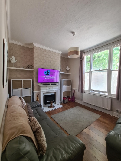 1 bedroom flat in London